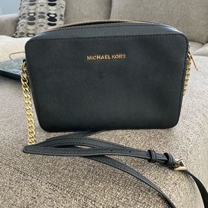 Michael kors cross body